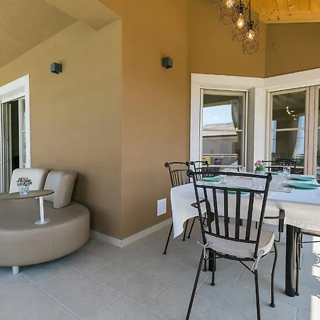 Beautiful Keli With Pool In Vizinada Villa