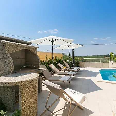 Villa Beautiful Keli With Pool In Vizinada