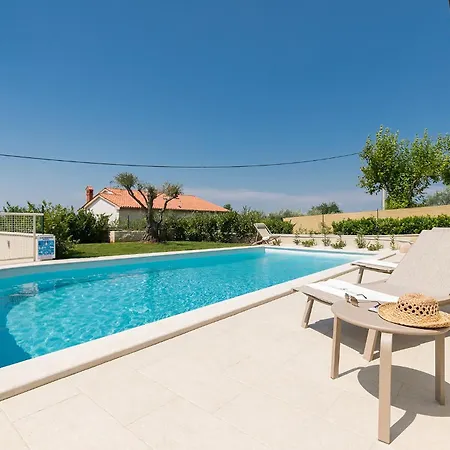 Beautiful Keli With Pool In Vizinada * Ferenci