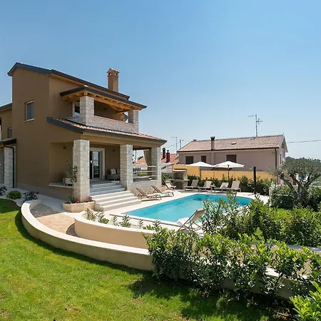 Beautiful Keli With Pool In Vizinada